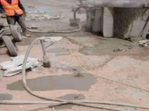 平南水泥混凝土路面板底注浆技术 路面脱空注浆整治方案