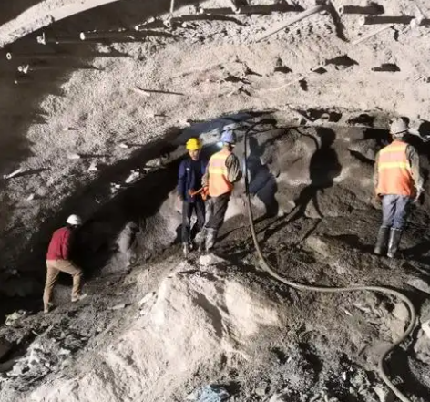 平南拱顶带模注浆料的施工流程及注意事项